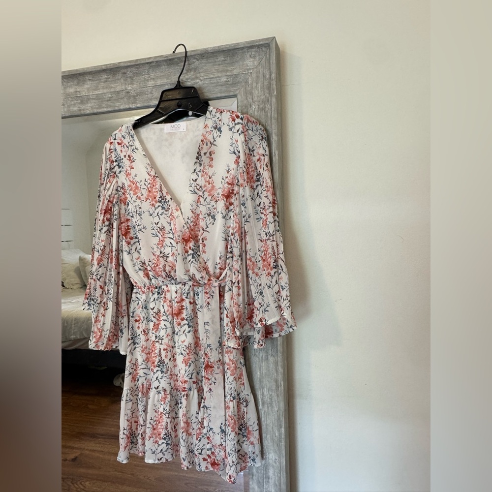 Elegant Floral Long Sleeve Dress - White and Red